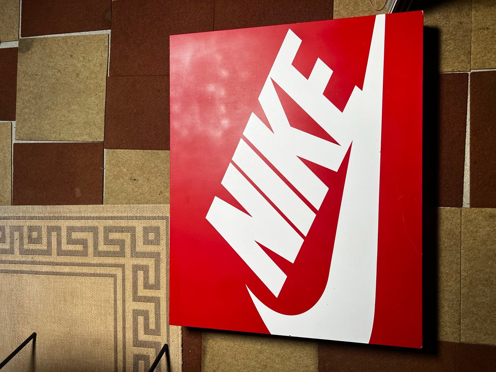 Unieke zelfgemaakte Nike opbergkist / schoenenkist, Ophalen, 50 – 75, Gebruikt, 100 tot 150 cm