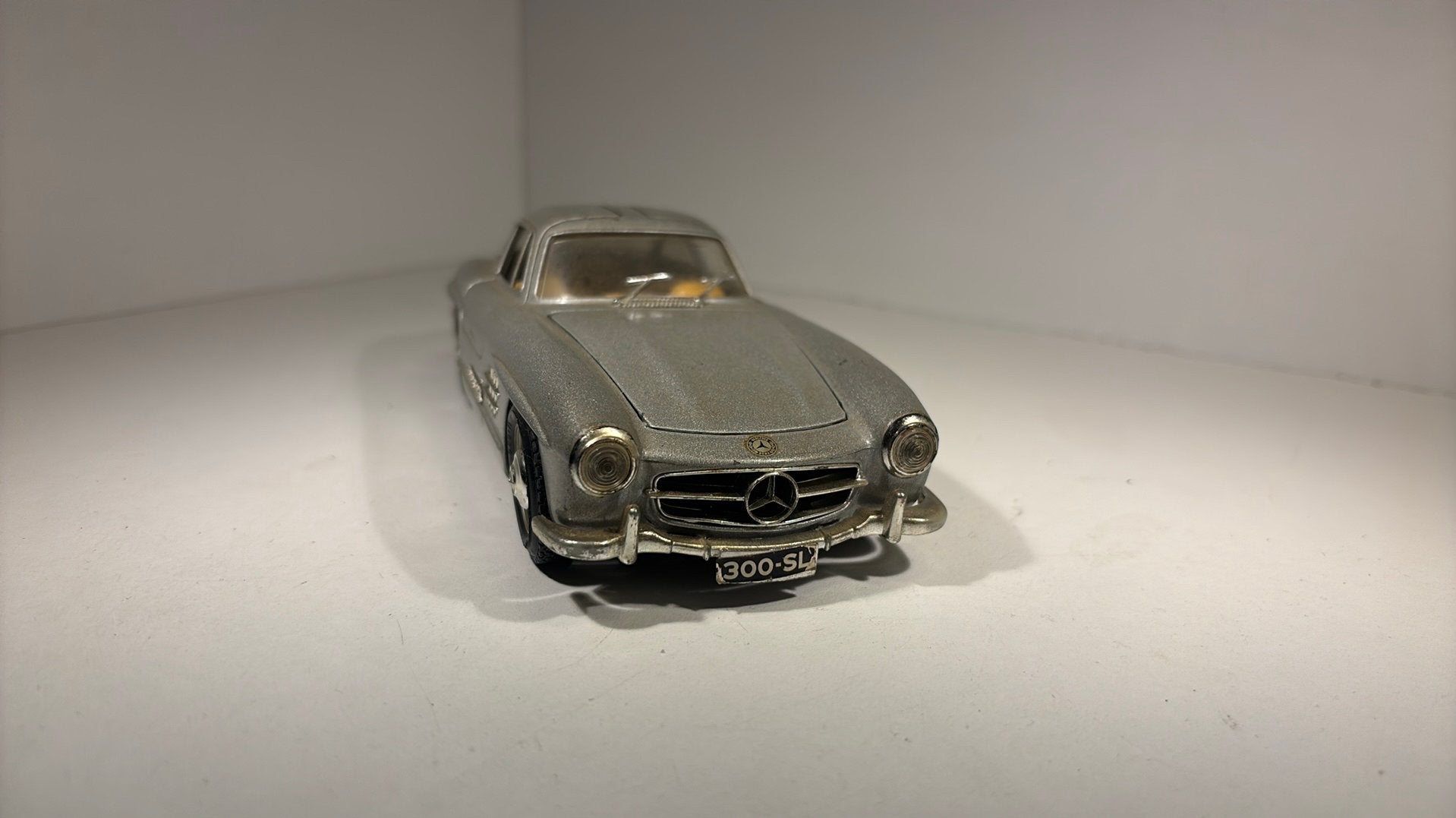 Mercedes benz 300 sl Bburago 1.24, Hobby en Vrije tijd, Modelauto's | 1:24, A, Ophalen of Verzenden, A, Zo goed als nieuw