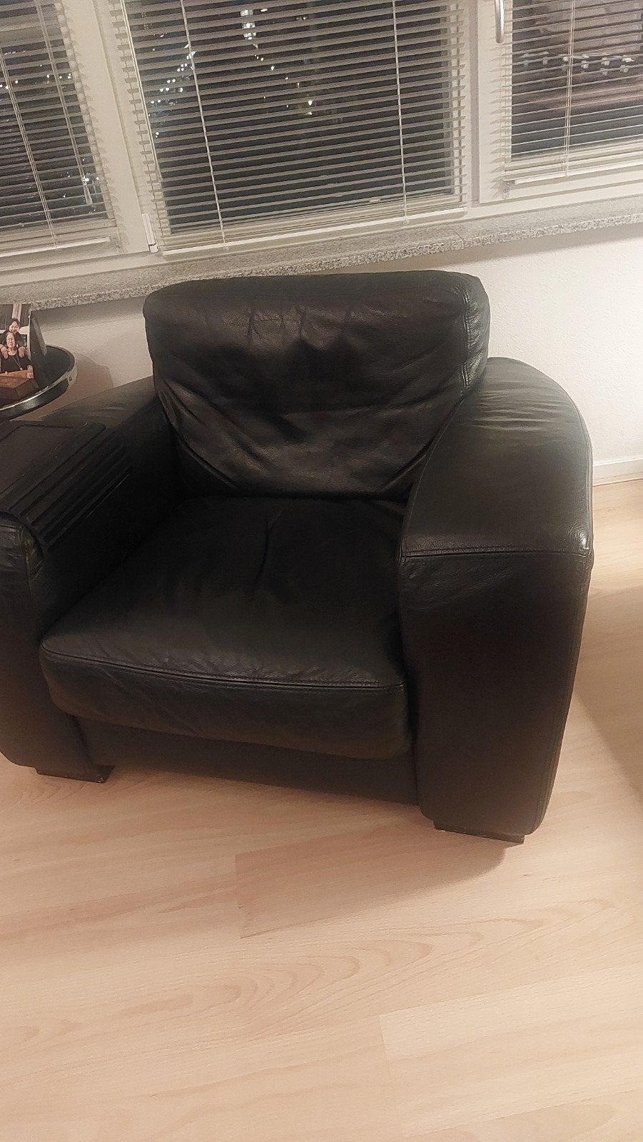 Zwart leren bankstel met bijpassende fauteuil, Ophalen, Gebruikt, Rechte bank, Modern