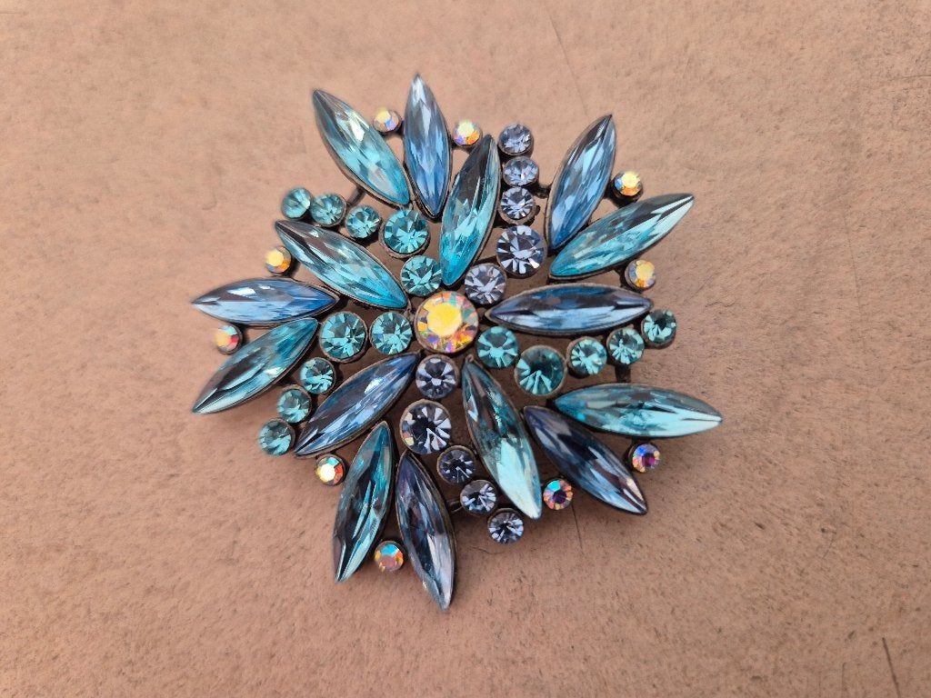 Mahlschatz Thüringer design sieraad broche blauw lila geel, Overige materialen, 4 tot 7 cm, Blauw, Ophalen of Verzenden