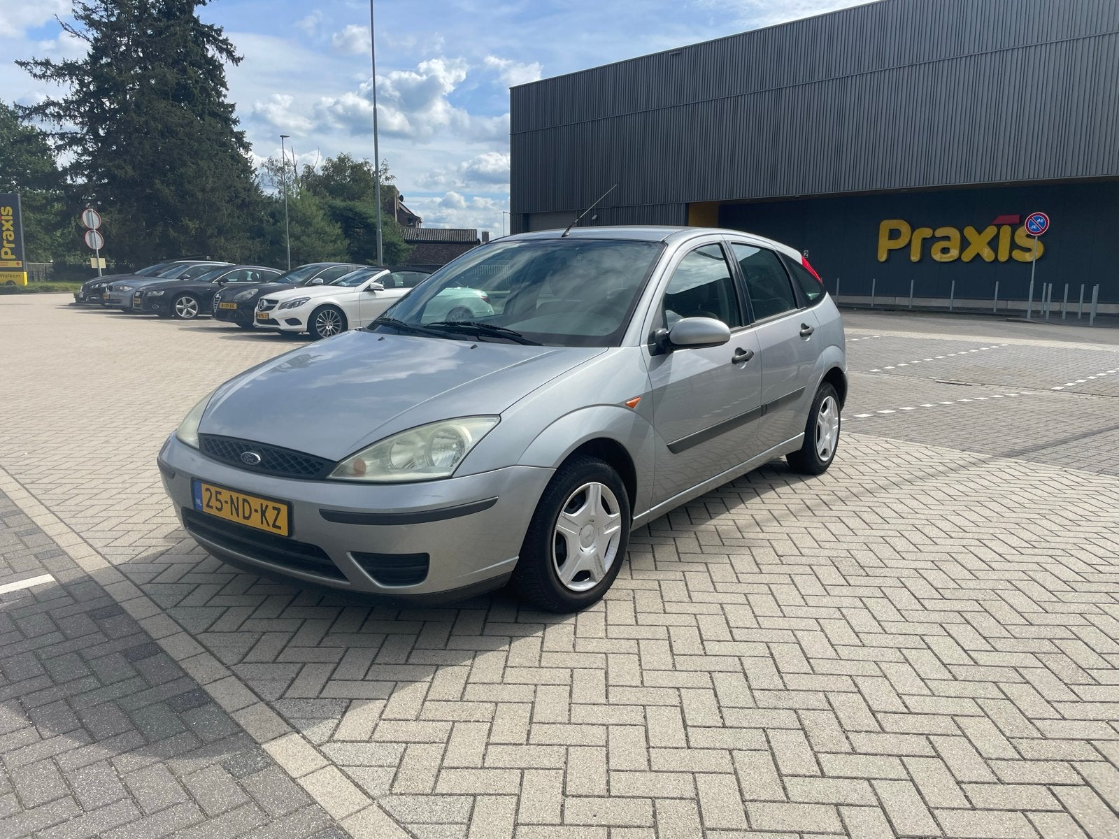 Ford Focus 1.6 I 16V 2003 Grijs nieuw apk, Auto's, 1596 cc, 15 km/l, 100 pk, 49 €/maand