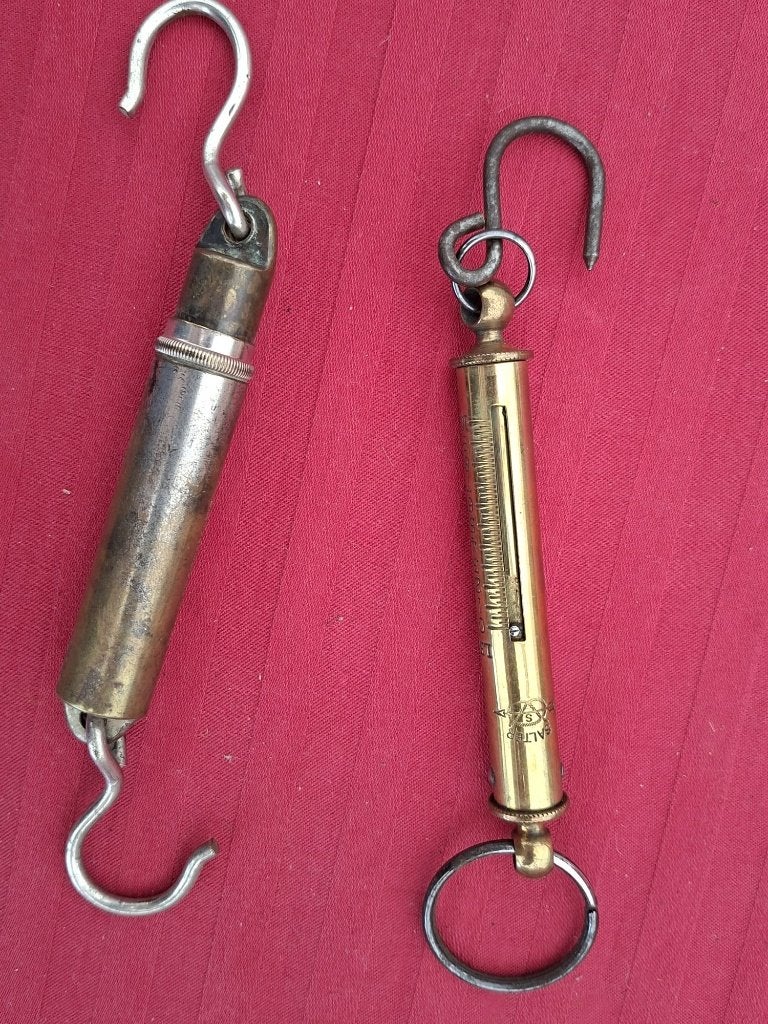 Twee oude visweegschalen / veerweegschalen waaronder Salter, Ophalen of Verzenden, Gebruikt, Overige typen