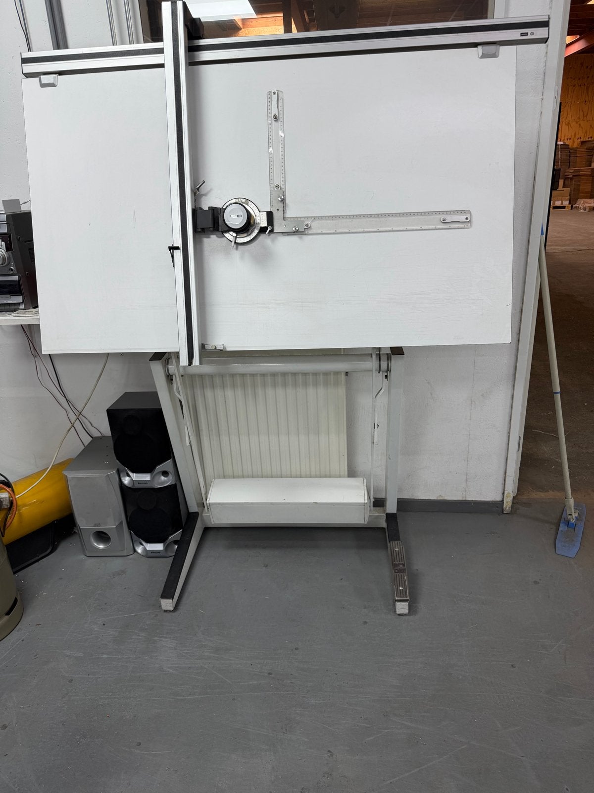 Tekentafel met liniaal en verstelbare hoek, Doe-het-zelf en Verbouw, Tekentafels, Ophalen, Gebruikt, 150 tot 170 cm