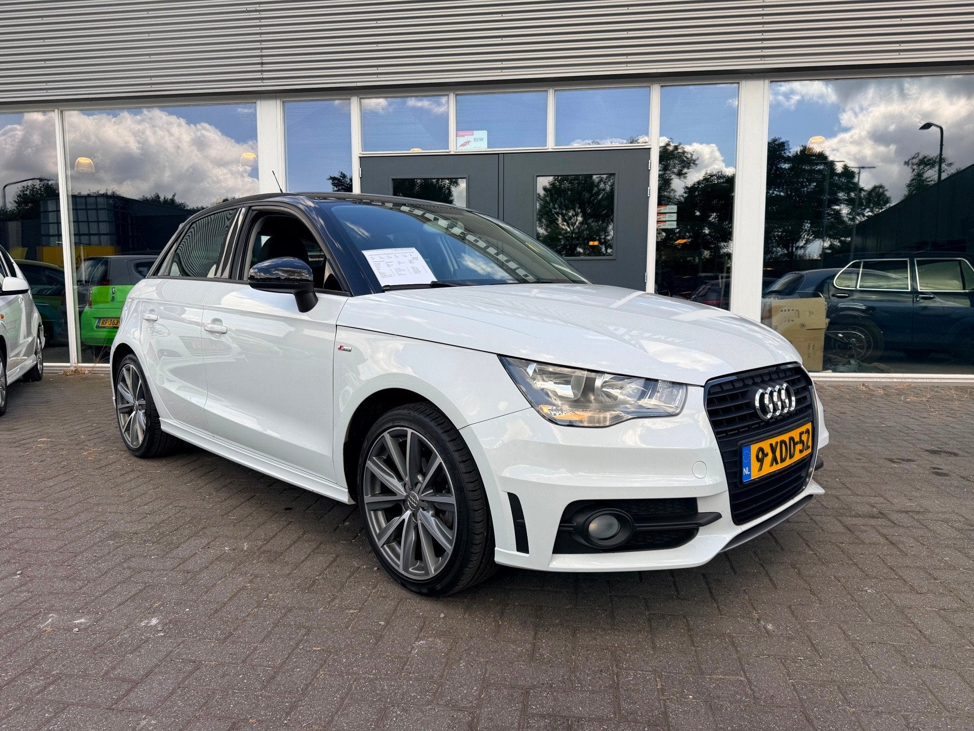 Audi A1 Sportback 1.2 TFSI Admired/S-Line/Nl Auto/Parelemoer, Voorwielaandrijving, Euro 5, 86 pk, 4 cilinders