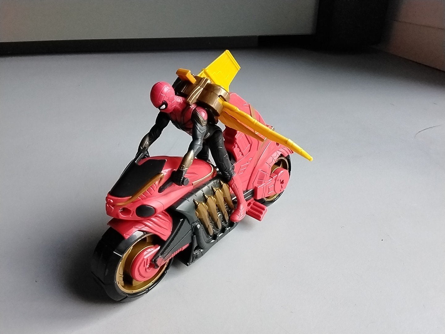Spider-Man actiefiguur met motor en vleugels, Ophalen, Zo goed als nieuw