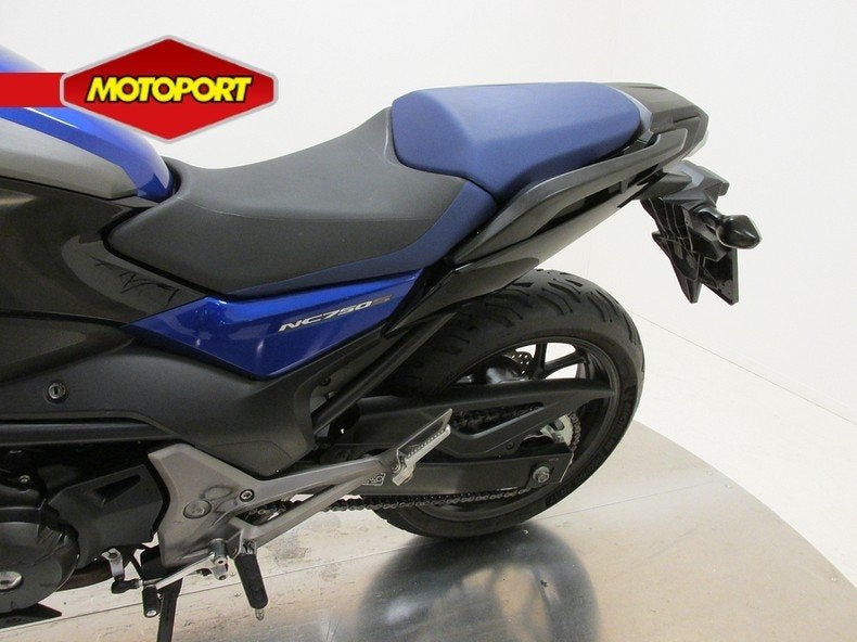 Honda NC750SA (bj 2020), Bedrijf, Meer dan 35 kW, Honda Nederland BV, Capronilaan 1
1119 NN  Schiphol-Rijk, NL