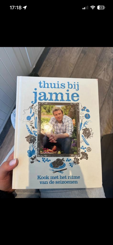 Thuis bij Jamie - Kook met het ritme van de seizoenen, Boeken, Kookboeken, Hoofdgerechten, Ophalen of Verzenden, Zo goed als nieuw