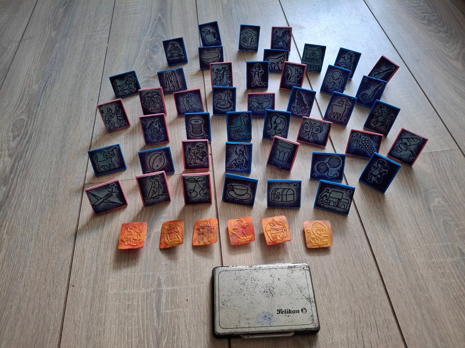 Vintage Franse stempelset met 50 Stempels en Inktkussen, Ophalen of Verzenden, Gebruikt, Overige typen