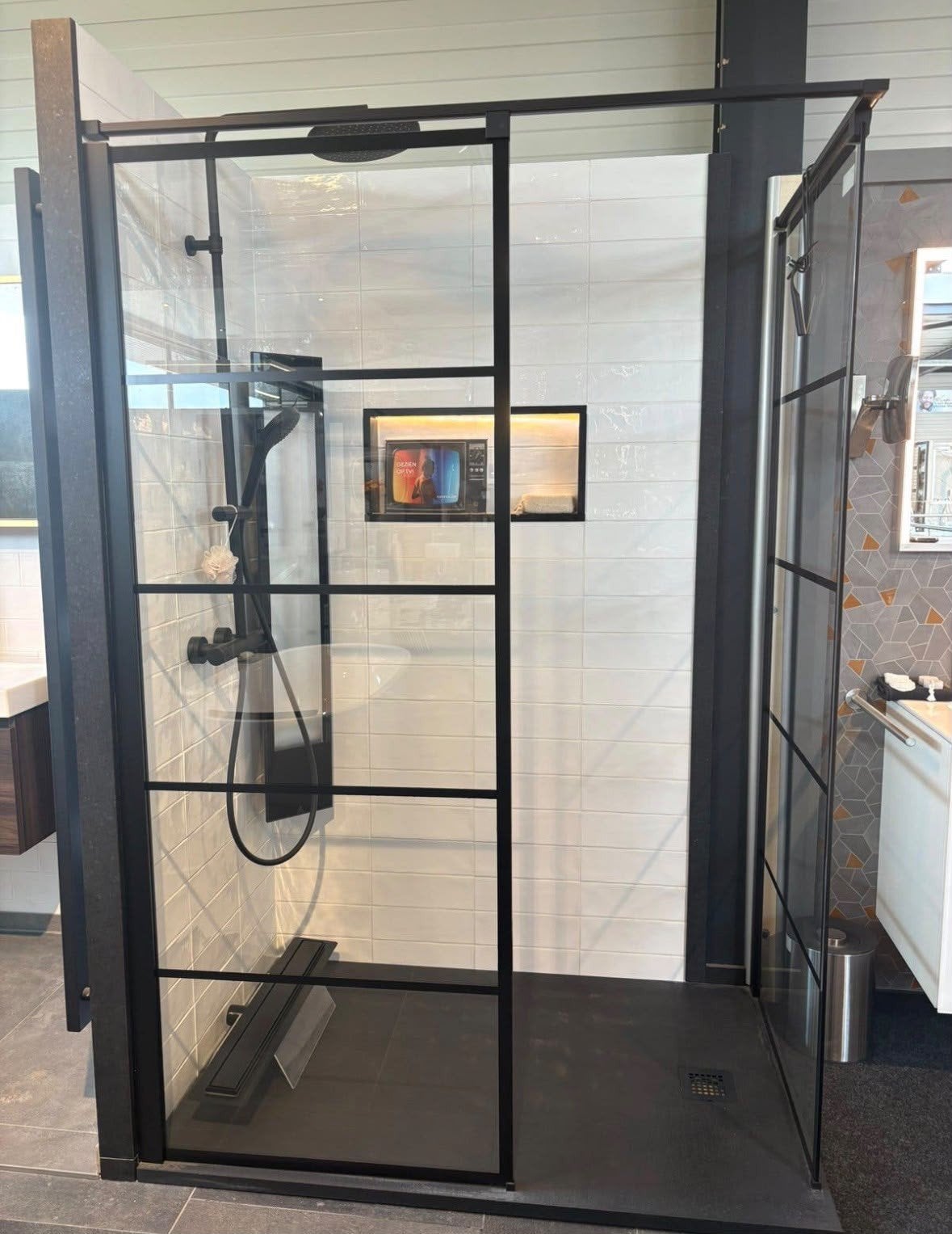 Novellini douchecabine met zwarte afwerking, Ophalen, Nieuw, Glas, Douche
