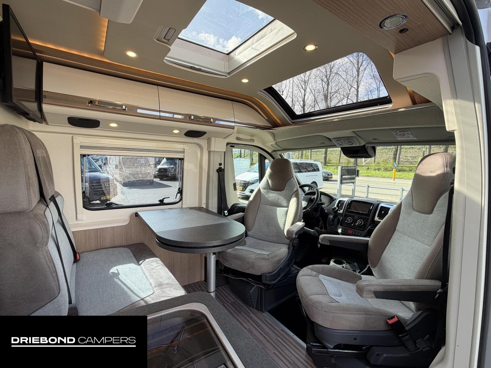 Carthago 640 LE Charming GT 9T-Automaat Enkele Bedden Skyvie, Caravans en Kamperen, Automaat, Malibu, 6 tot 7 meter, Bedrijf