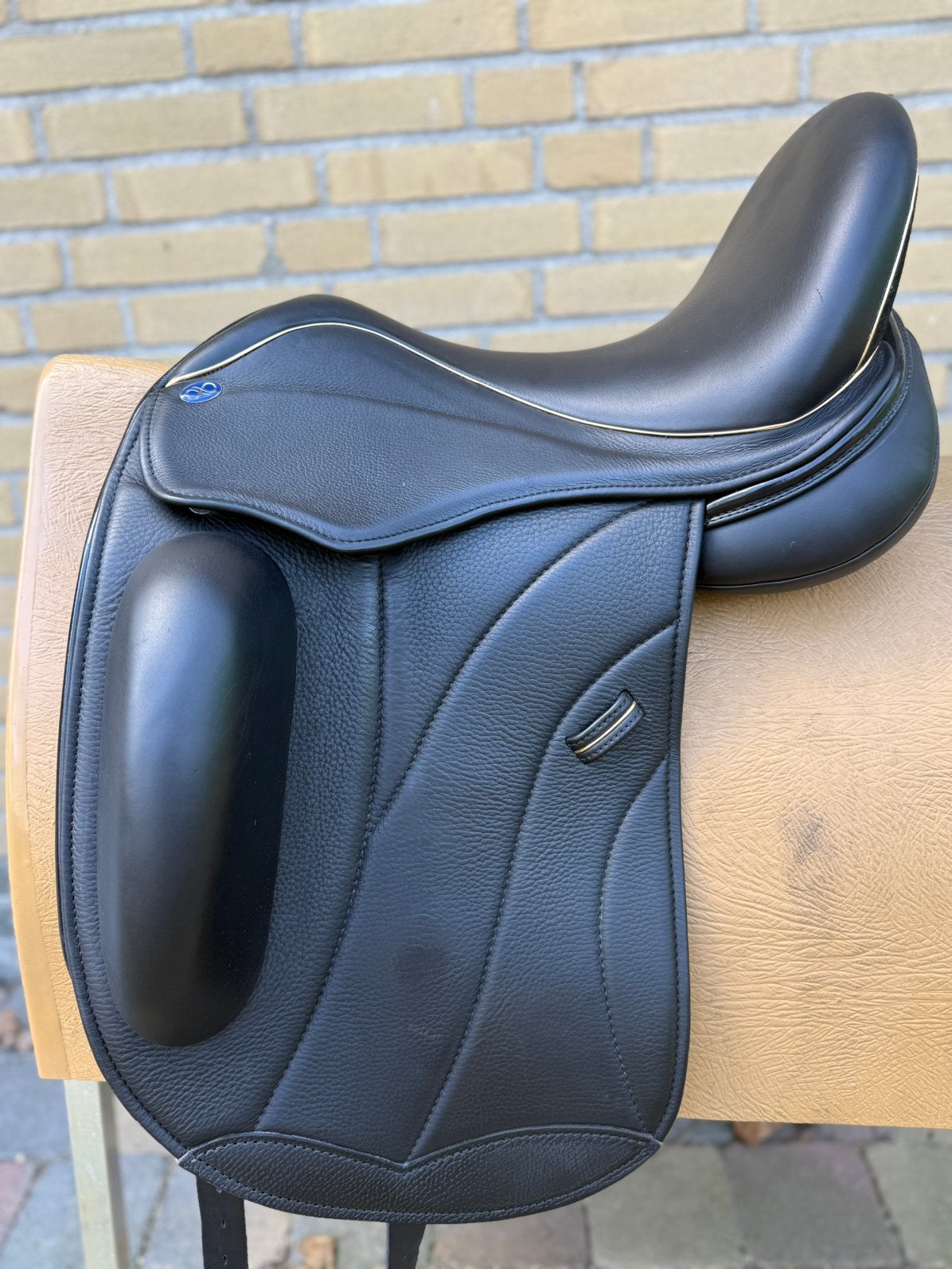 Goud Connect dressuurzadel (Gratis passervice bij aanschaf, Gebruikt, Kelly@schuuring.net, Zeeasterweg, Ophalen of Verzenden