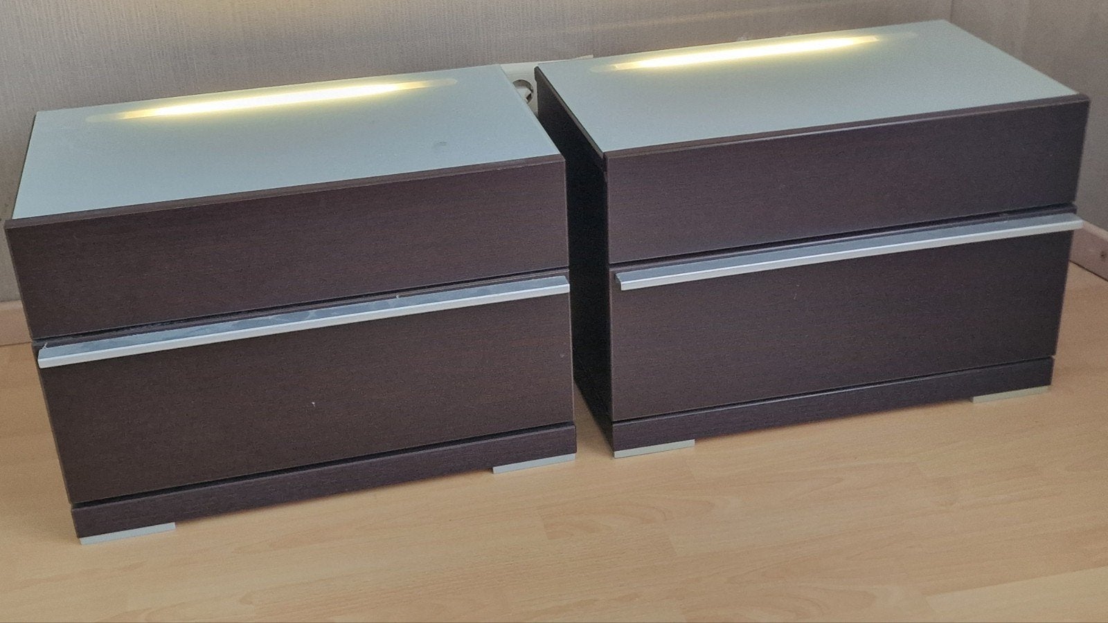 Nachtkastjes met led verlichting, Ophalen, Minder dan 45 cm, Minder dan 55 cm