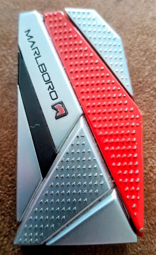 Vintage Marlboro Aansteker 2010 - Collectors Item, Verzamelen, Rookartikelen, Aanstekers en Luciferdoosjes, Gebruikt, Aansteker