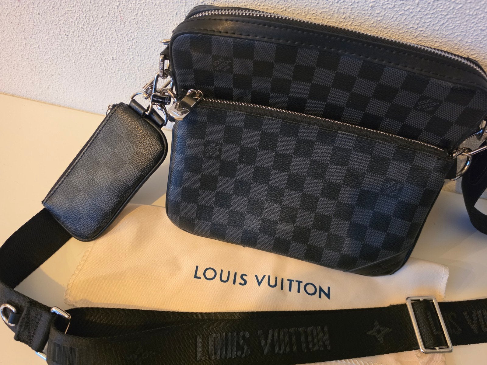 Louis Vuitton Outdoor Messenger Tas Damier Graphite, Overige merken, Nieuw, Ophalen of Verzenden, Grijs