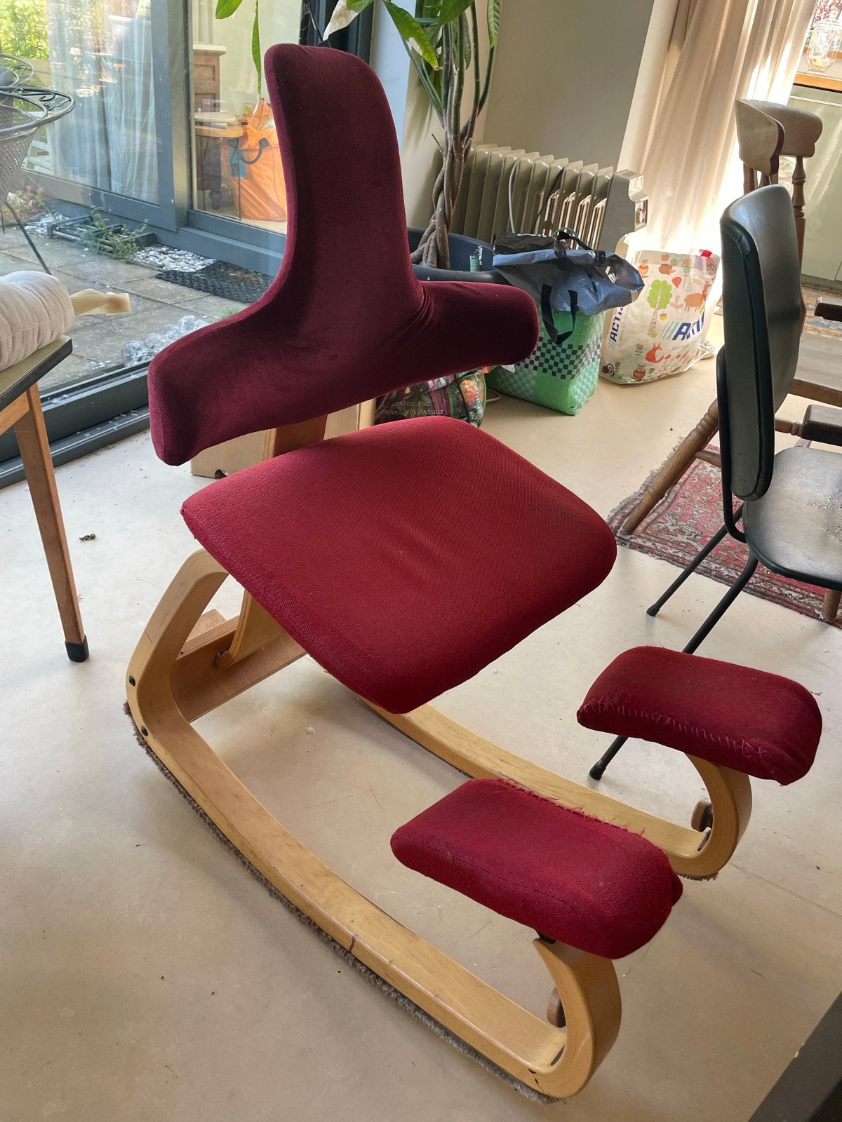 Stokke Kniestoel - Ergonomische Bureaustoel, Ophalen, Gebruikt, Eén, Rood