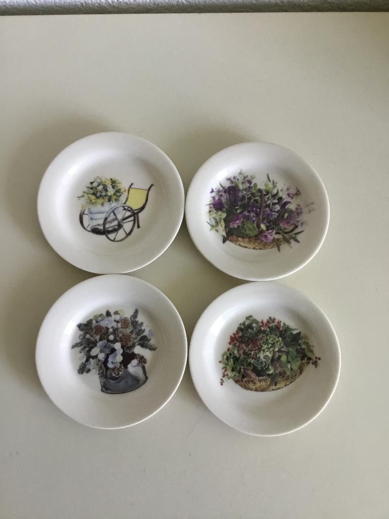 4 theetipjes, bonbonbordjes Four Seasons by HvD 9,5 cm, Huis en Inrichting, Keuken | Servies, Gebruikt, Overige typen, Overige stijlen