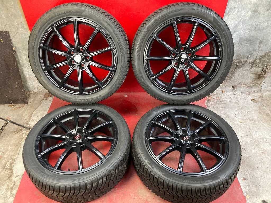 Winterbanden Hyundai Tucson 245/45R19 Hankook, 19 inch, ., Banden en Velgen, .