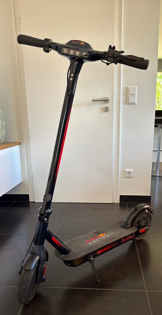 Red Bull racing electrische step als nieuw, Fietsen en Brommers, Steps, Zo goed als nieuw, Elektrische step (E-scooter), Ophalen of Verzenden