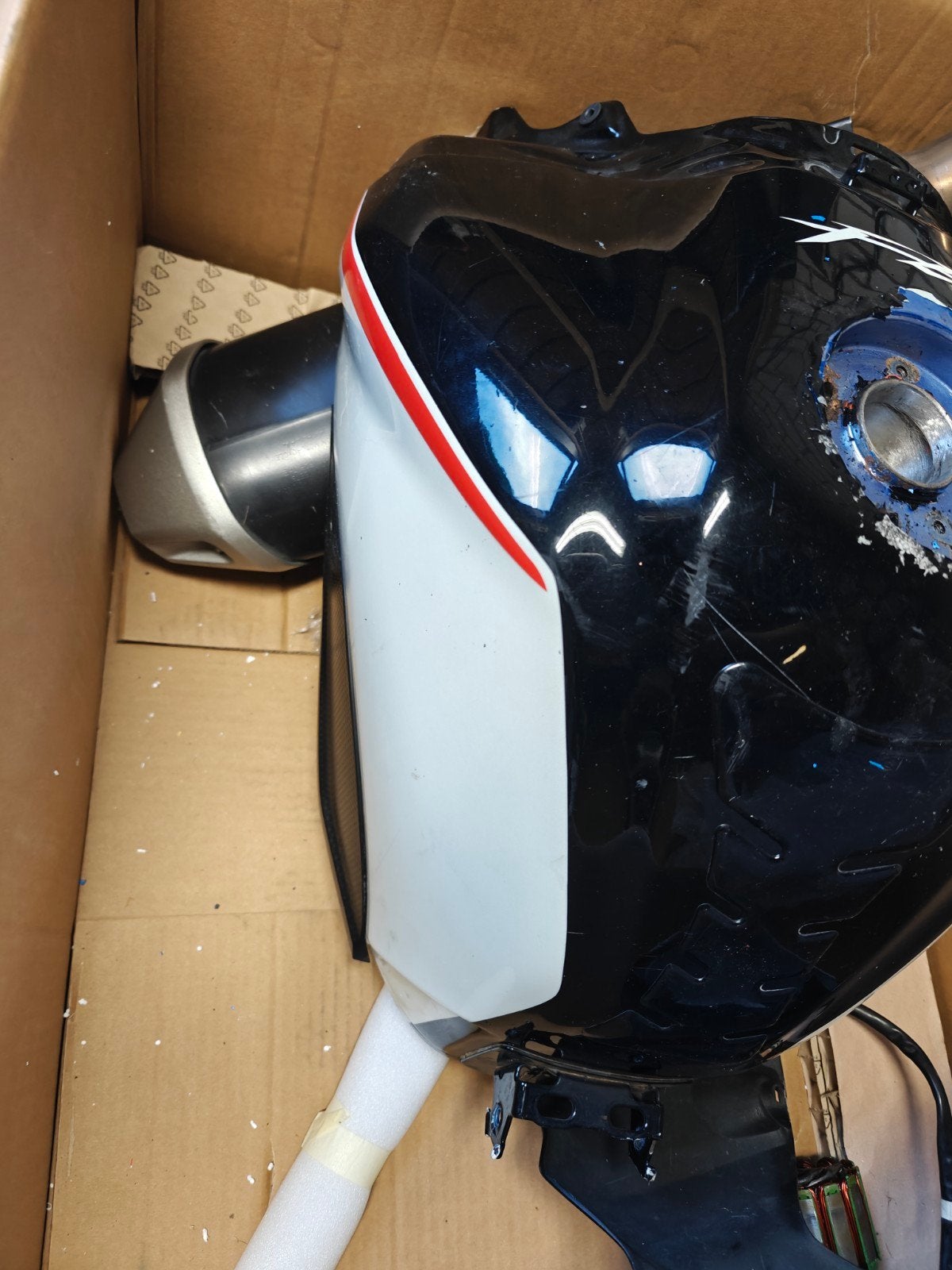 Yamaha FZ1N Benzinetank - Gebruikt met schade, Ophalen of Verzenden, Gebruikt