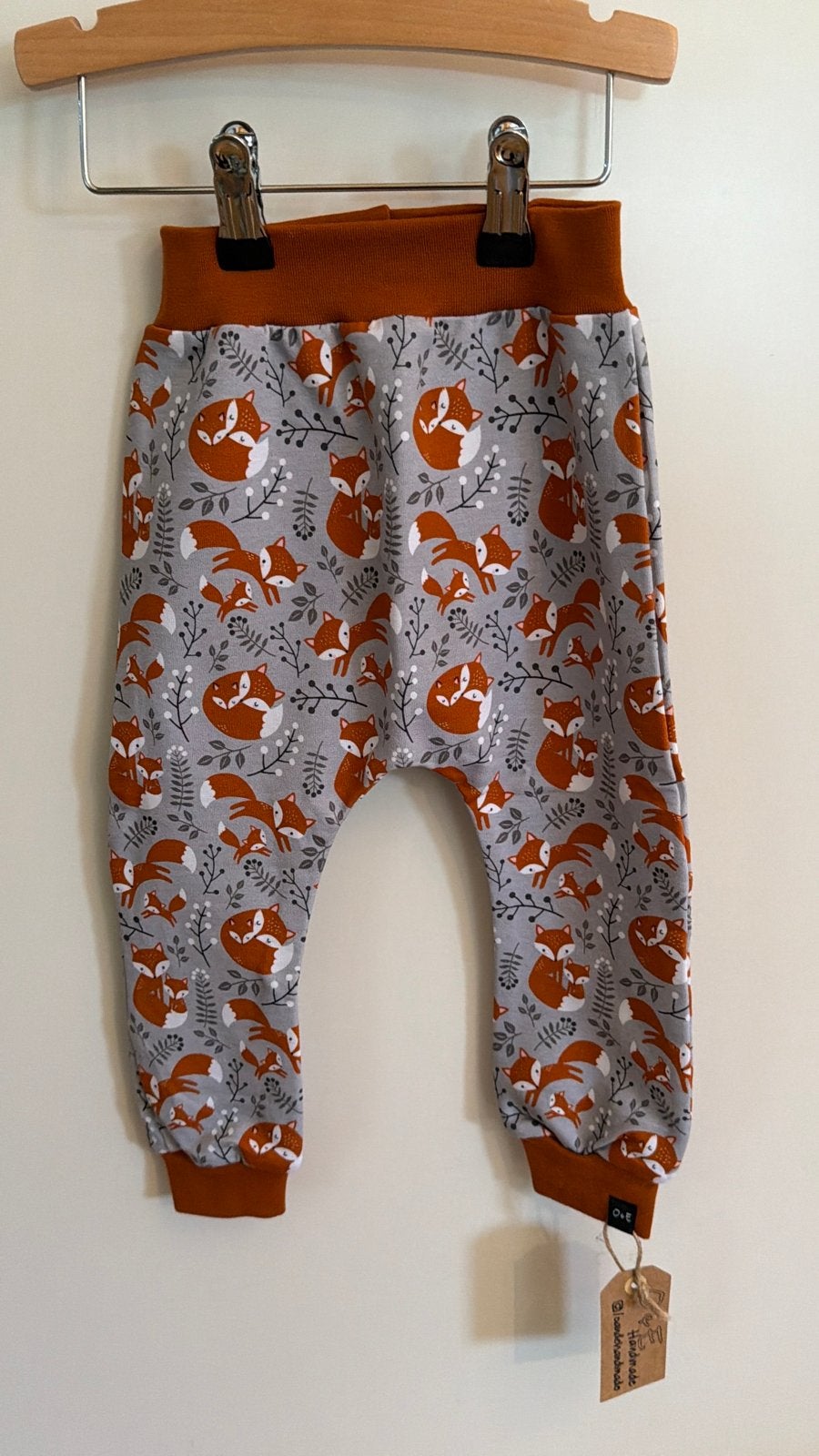 Nieuw harembroekje vosjes O&E maat 92, Kinderen en Baby's, Ophalen of Verzenden, Nieuw, Jongen of Meisje, Broek