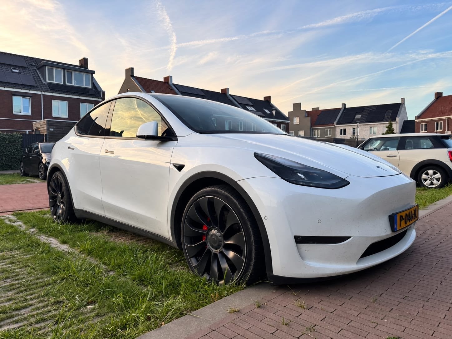 Tesla Model Y Performance | AMD RYZEN | AWD, Automaat, Dealer onderhouden, 1972 kg, Wit
