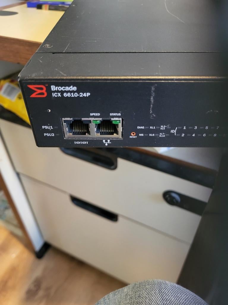 Brocade ICX 6610-24P netwerk switch, Ophalen of Verzenden, Gebruikt