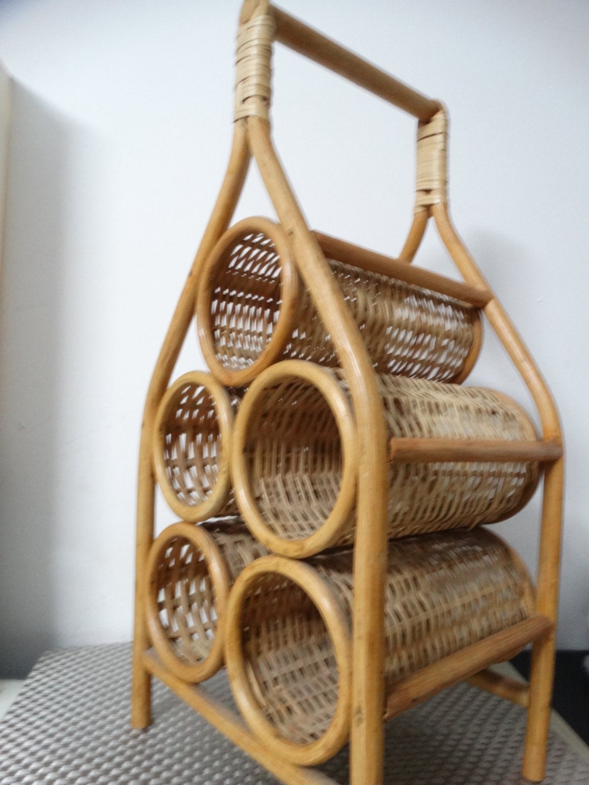 Vintage rotan wijnrek voor 5 flessen, Overige materialen, Gebruikt, Ophalen of Verzenden, 5 tot 15 flessen