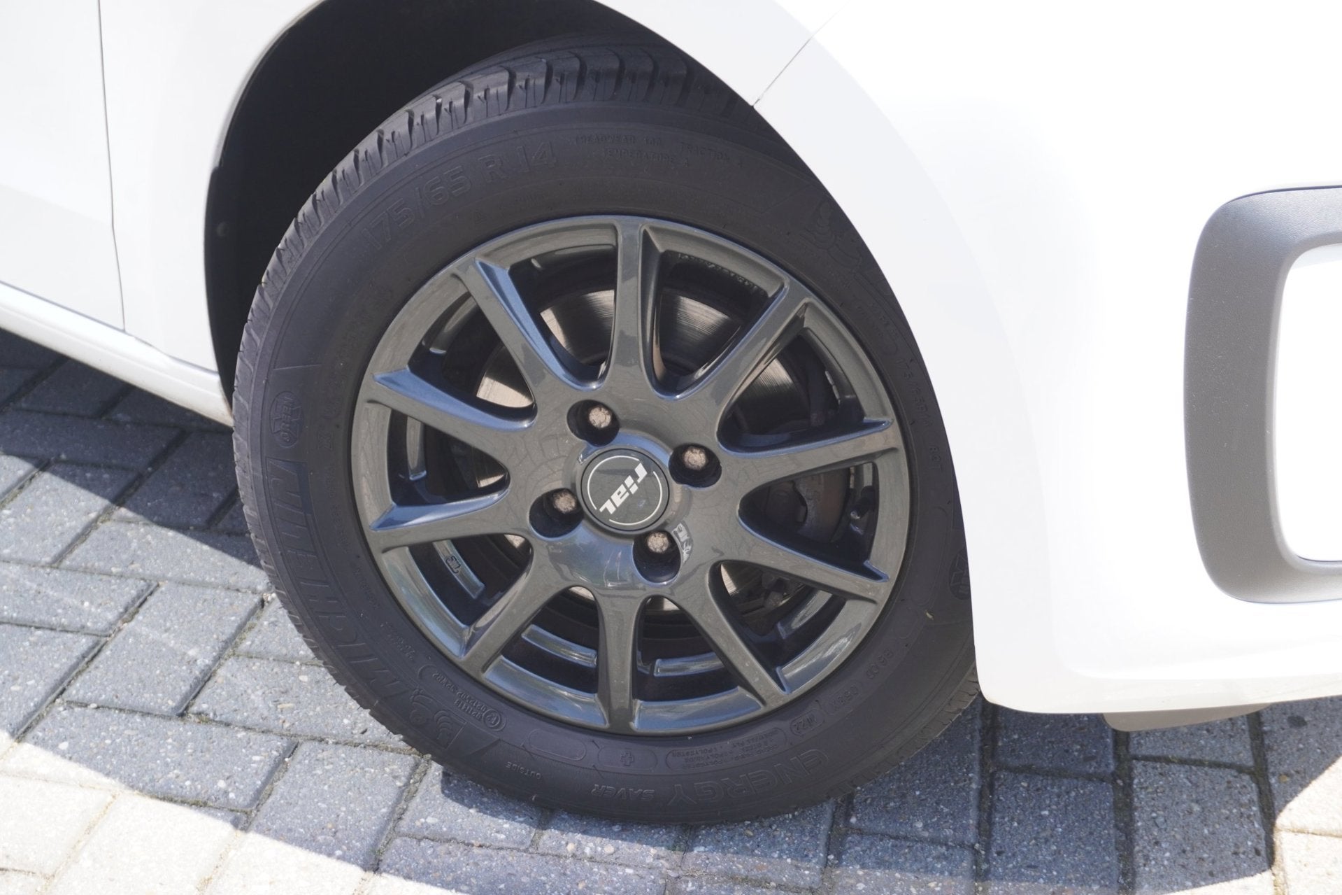 Volkswagen Up! 1.0 BMT move up! / Bluetooth / Incl winterwie, Voorwielaandrijving, Stof, Gebruikt, Wit