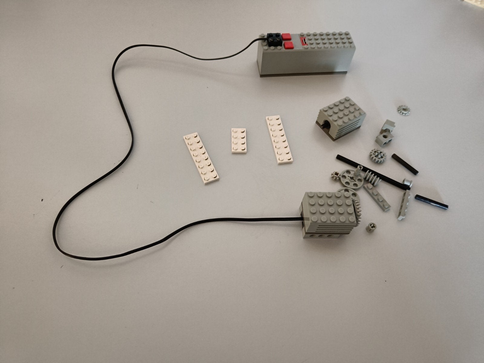 Lego 9 volt Batterijhouder met 2 motortjes, werkend!, Ophalen of Verzenden, Gebruikt, Lego