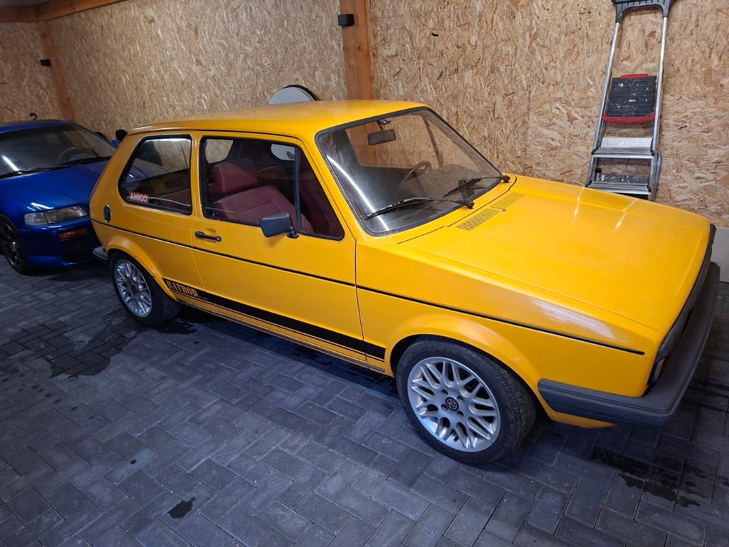 Volkswagen Golf 1.1 C 37KW 1984 Rood, Auto's, Oldtimers, Bedrijf, Handgeschakeld, 50 pk, Hatchback