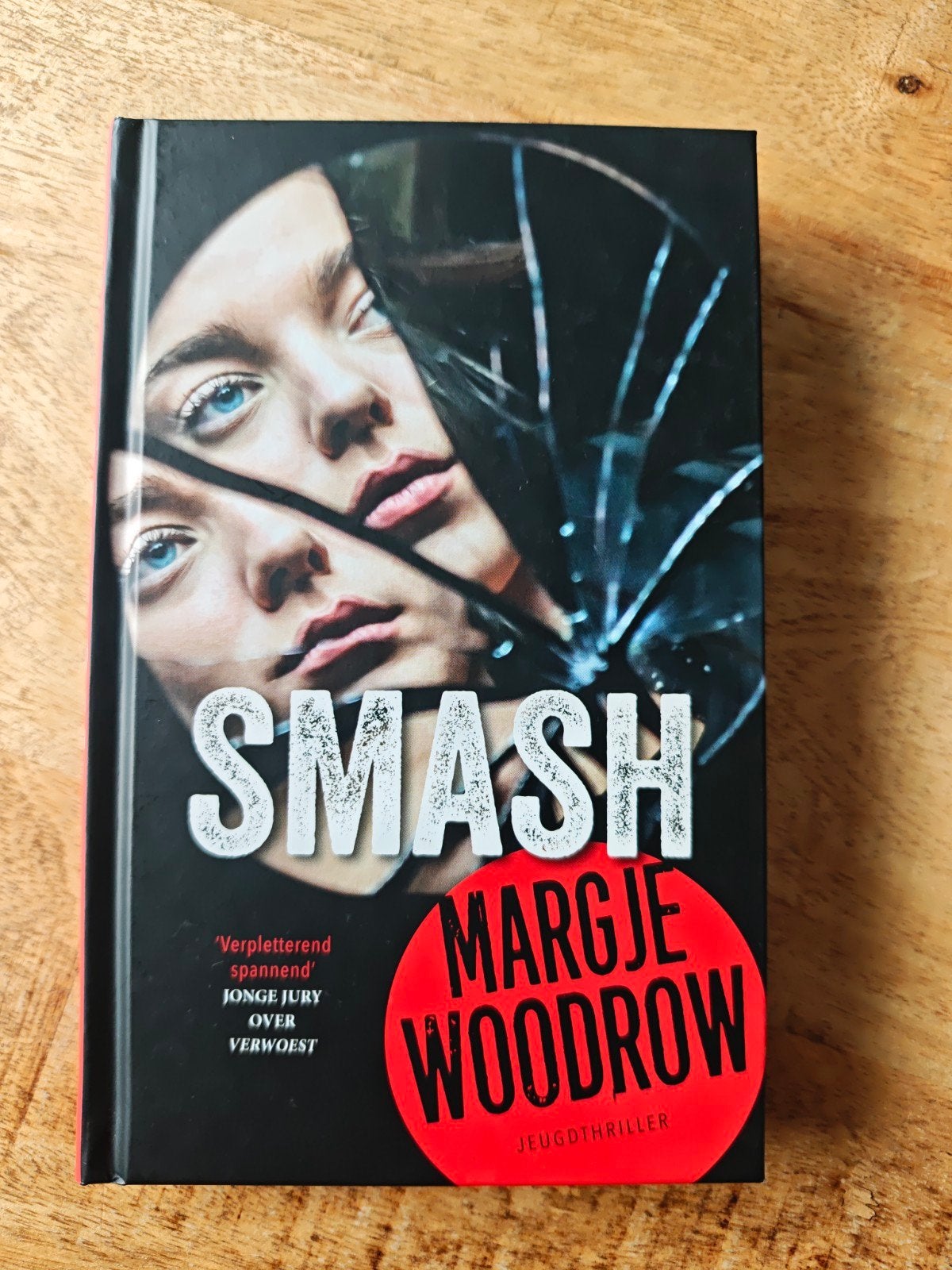 Smash - Margje Woodrow (Jeugdthriller), Margje Woodrow, Ophalen of Verzenden, Zo goed als nieuw, Fictie