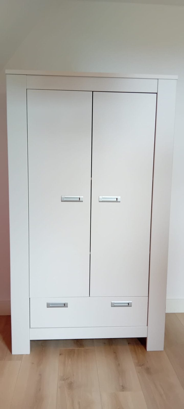 Witte kledingkast met lades en planken, Kinderen en Baby's, Kinderkamer | Commodes en Kasten, Ophalen, Gebruikt, 50 tot 70 cm