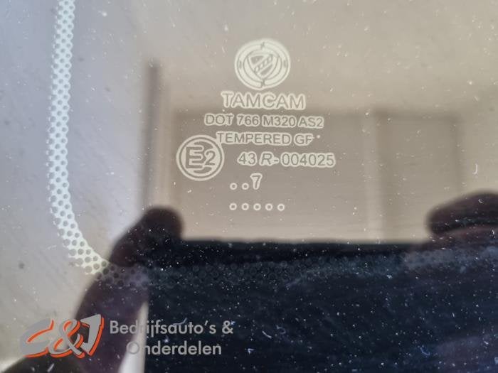 Ruit Laaddeur zijkant van een Fiat Doblo, Gebruikt, -, -, Ophalen of Verzenden