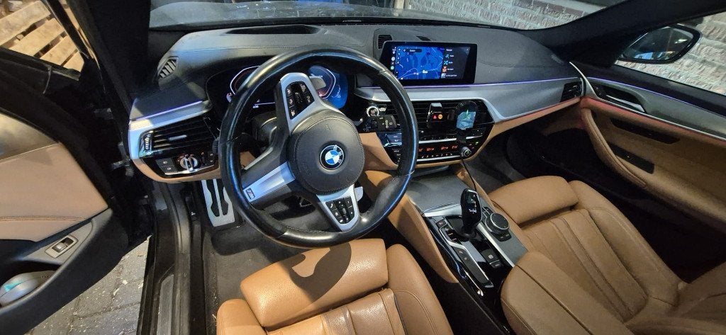 BMW 530i Touring M-Sport, High Executive – 2020 – Compleet o, Achterwielaandrijving, 4 cilinders, 2000 kg, Zwart