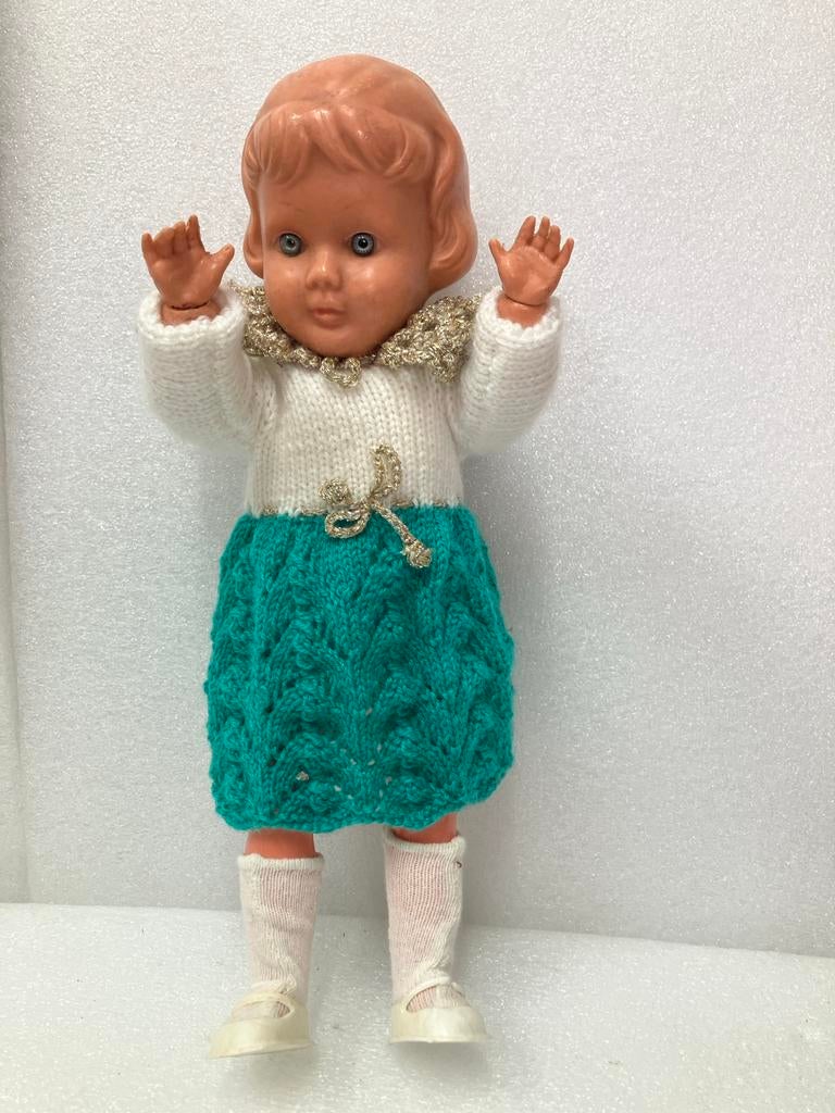Vintage Babypop met Gebreide Kleding - Jaren '60/'70, Verzamelen, Poppen, Ophalen of Verzenden, Zo goed als nieuw, Pop