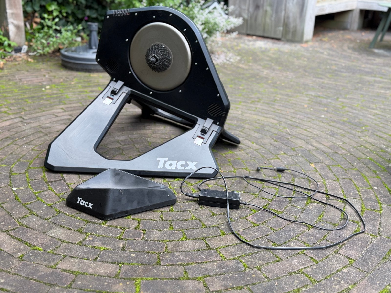 Tacx Neo Smart Trainer + tablet en bidon houder