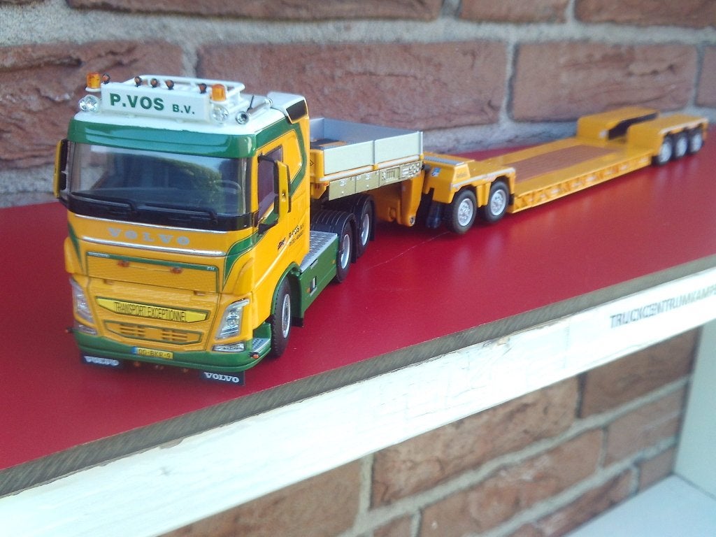 WSI  Volvo  FH4  Sleeper  Cab  6 x 4  van  P.  Vos