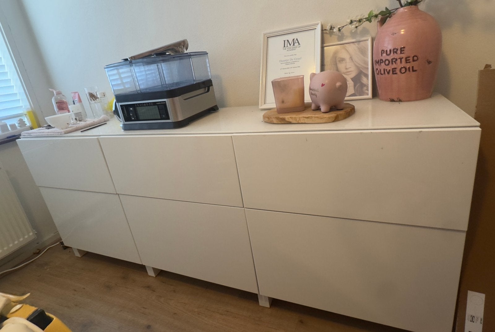 BESTA IKEA 6-lades kast met push to open lades en glasplaat., Ophalen, Zo goed als nieuw, 25 tot 50 cm
