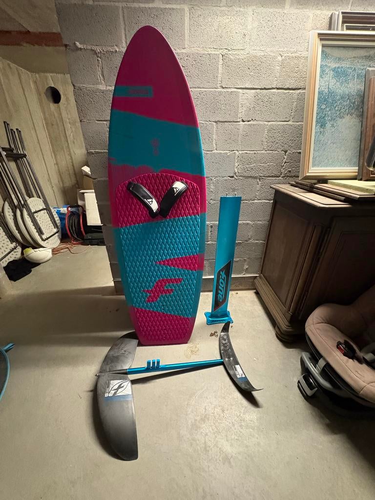 F-one Kitefoil set - Compleet met board en foil en 2 masten, Watersport en Boten, Windsurfen, Ophalen of Verzenden, Gebruikt, Minder dan 250 cm