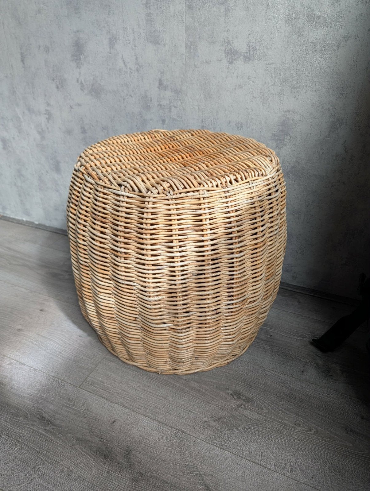 kruk - Bijzettafel riet - planten tafel - poef, Ophalen of Verzenden, Zo goed als nieuw, Hout