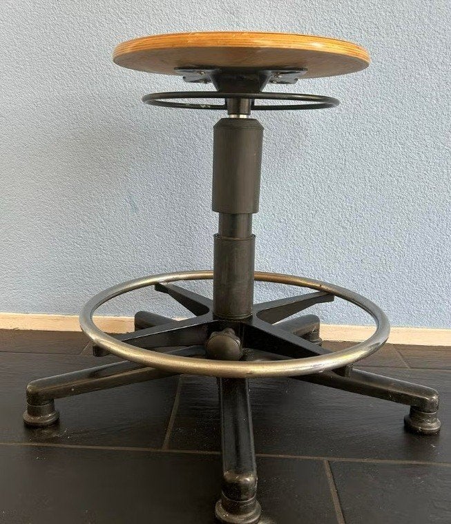 Ergonomische kruk atelier salon In hoogte verstelbaar, Ophalen of Verzenden, In hoogte verstelbaar, Zo goed als nieuw, Hout
