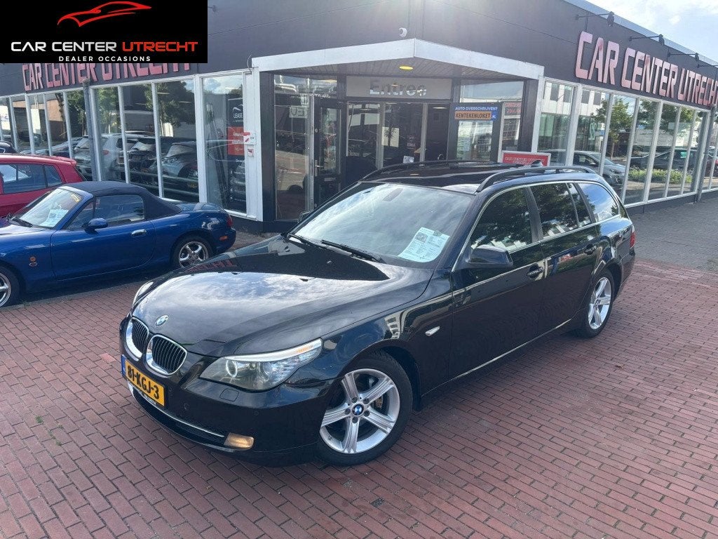 BMW 5 Serie Touring 525i Business Line Edition II | trekhaak, Auto's, BMW, Gebruikt, Zwart, 2000 kg, Automatische klimaatregeling