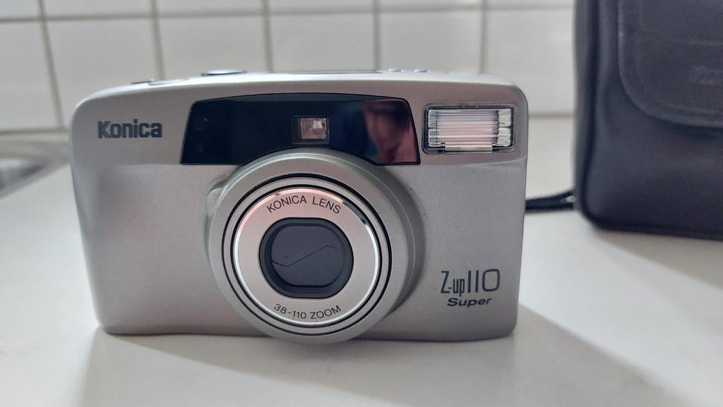 Konica Z-up 110 Super camera met tas, Ophalen of Verzenden, Compact, Konica