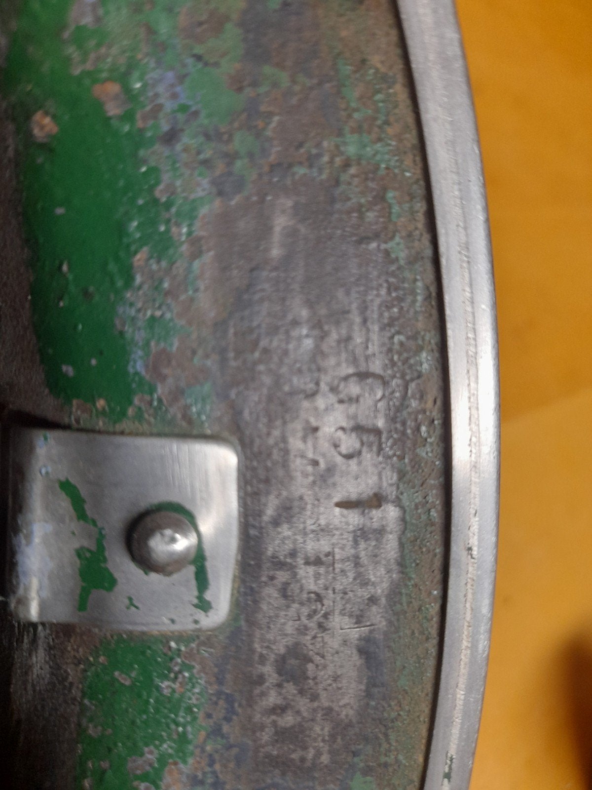 Engelse helm... met apart binnenwerk., Verzamelen, Militaria | Tweede Wereldoorlog, Ophalen of Verzenden, Engeland, Helm of Baret