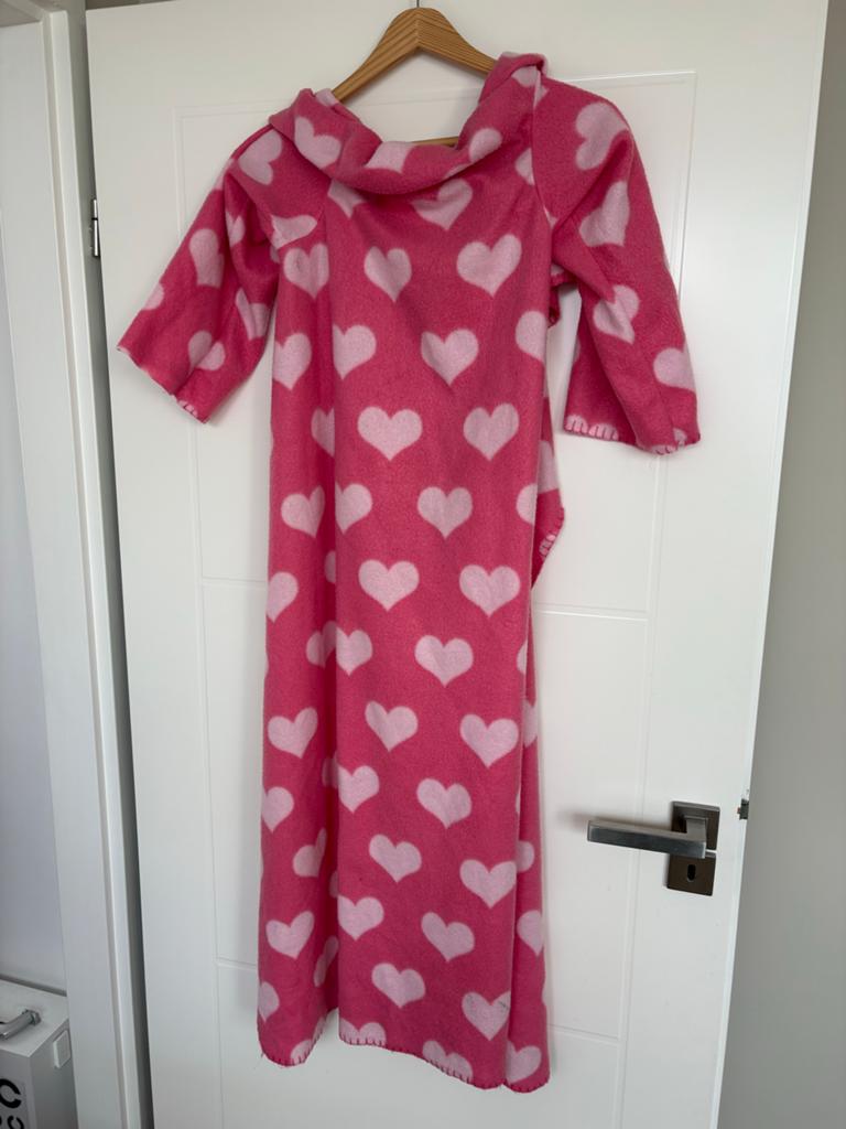 Roze fleece deken met mouwen en hartjespatroon, Ophalen, Gebruikt