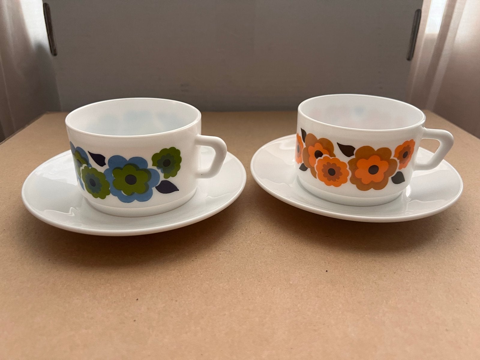 Arcopal Lotus Melkglazen Kopjes met Schotel - Set van 2, Ophalen of Verzenden