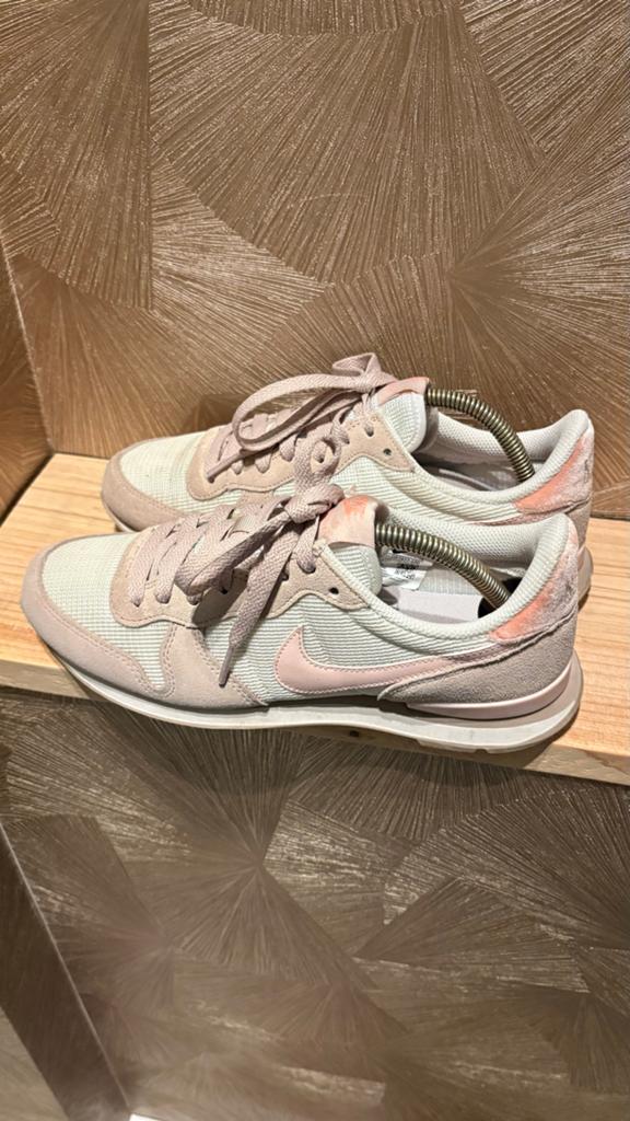 Nike Internationalist sneakers - Maat 40, Kleding | Dames, Schoenen, Ophalen of Verzenden, Gedragen, Roze, Sneakers of Gympen
