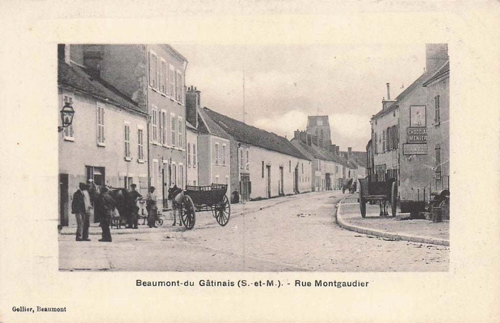 702-401-031 Beaumont-Du Gatinais (S.-Et-M.) Rue Montgaudier, Verzamelen, Verzenden, Voor 1920, Frankrijk