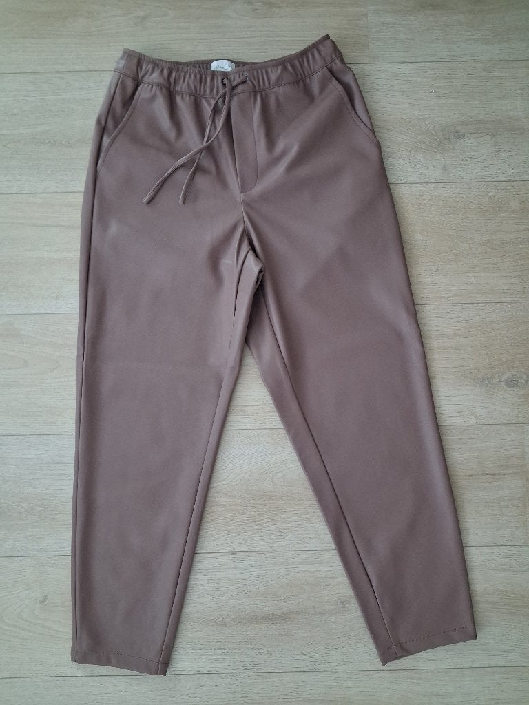 Cotton Club jogger taupe maat M NIEUW, Maat 38/40 (M), Overige kleuren, Nieuw, Ophalen of Verzenden