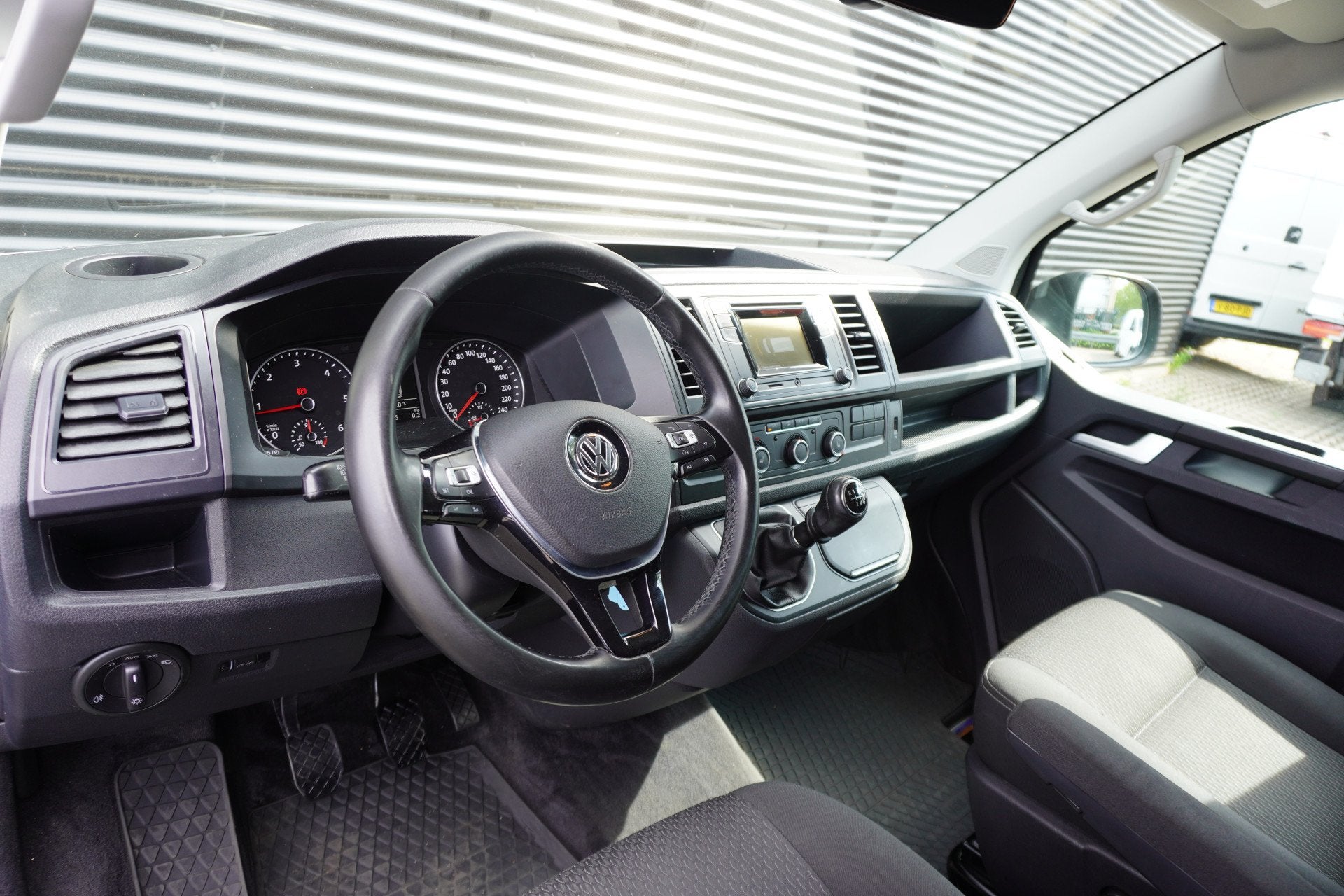 Volkswagen Multivan Transporter MARGE L1H1 150pk Euro6 7-per, Voorwielaandrijving, Gebruikt, Euro 6, 150 pk